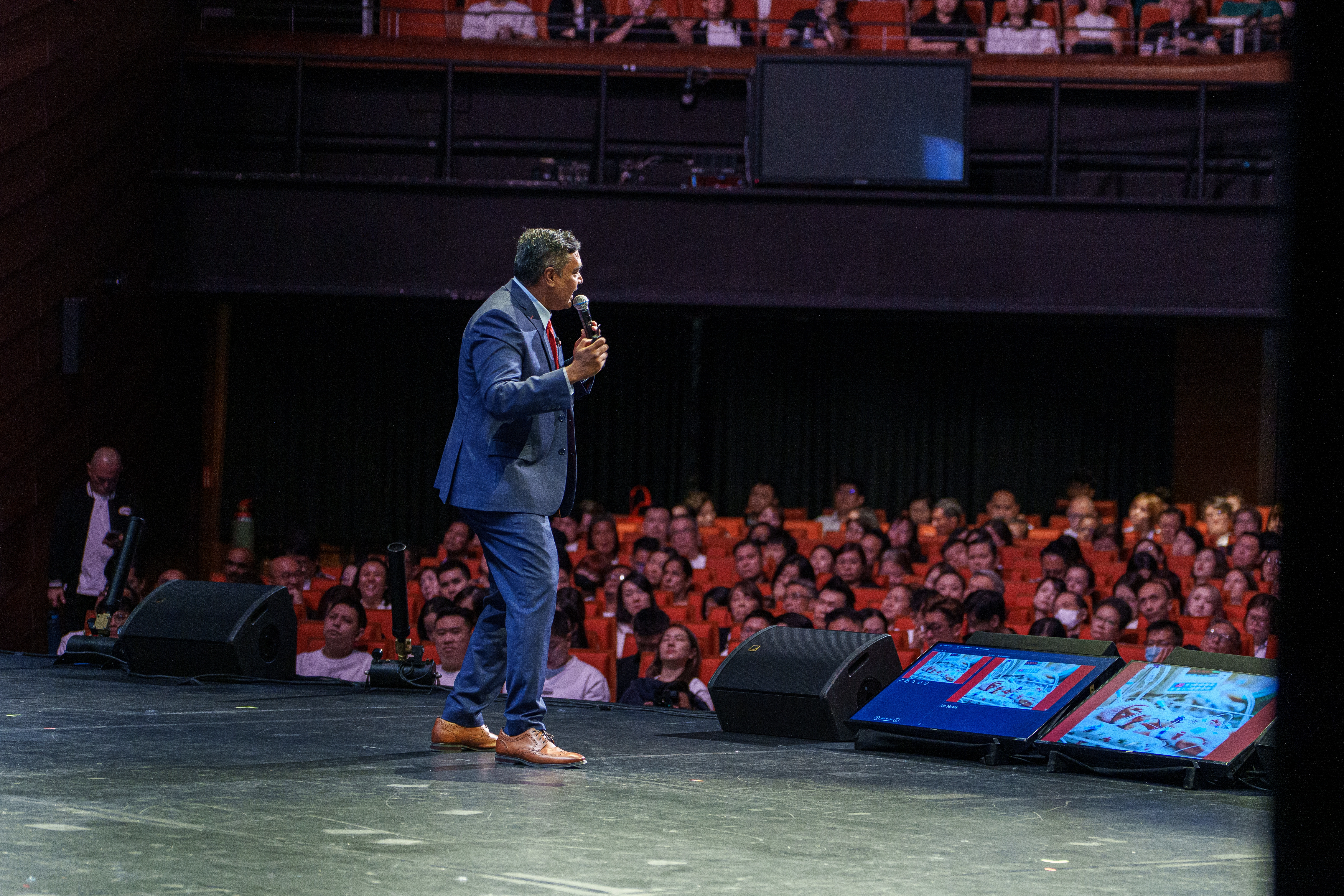 Inspiring the Future: AI Training Speaker and AI Keynote in Singapore